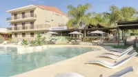 Wooden Hotel - piscina