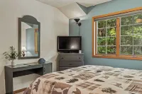 Tranquil Waterside by Avantstay Lakefront + Dock, Game Room, Views