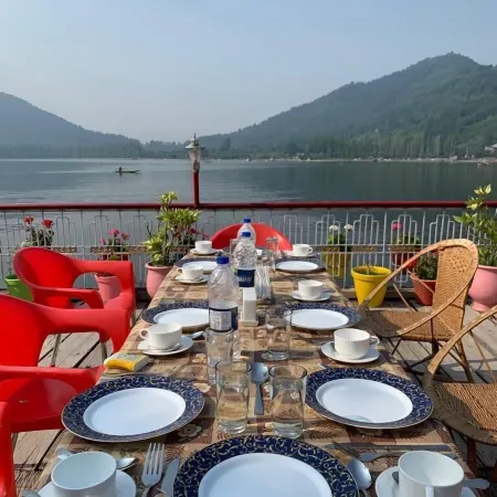 The Mughal Palace Eco Luxury Houseboat