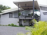 Nomad Living CR Hotels in Tarcoles