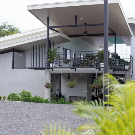 Nomad Living CR