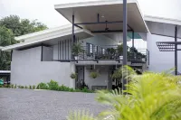 Nomad Living CR Hotels in Tarcoles