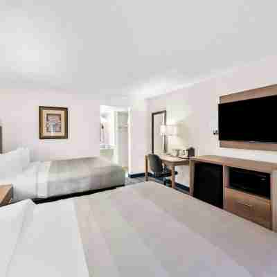 Quality Inn Rooms