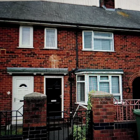 2 Bedroom House in Leeds - Sleeps 5 WiFi Pets