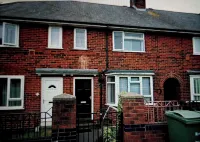 2 Bedroom House in Leeds - Sleeps 5 WiFi Parking Hotels in 