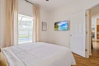 Stunning 4BR Home Fenced Yard Heated Pool - 4-Star