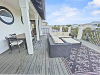 The Pool House 5 Bedroom Home by RedAwning - parking