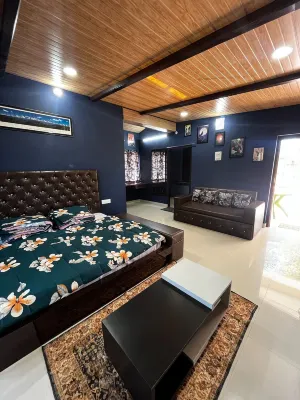 The Golden Leaves Cafe And Cottages Hotel di Champawat