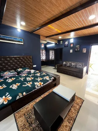 The Golden Leaves Cafe And Cottages Отели в г. Чампават