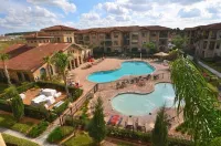 Palm View Place 3 Bedroom Condo by Redawning - parking