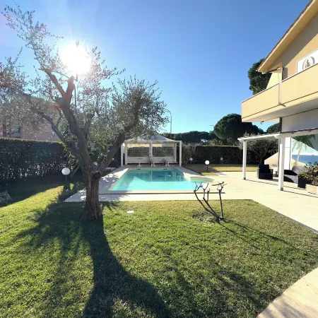 Residence Il Boschetto - Villa Con Piscina