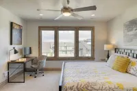 Blue Skies Lakeside Family-friendly Getaway w/ Hot Tub & BBQ