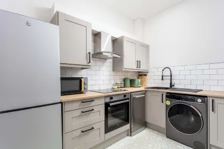 The Annick Suite No1 - Donnini Apartments Отели в г. Ирвин