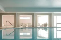 St Moritz Hotel and Cowshed Spa - Pool
