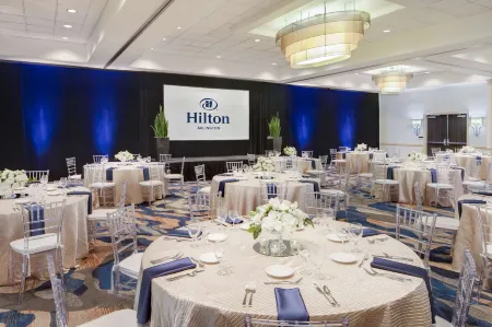 Hilton Arlington Отели рядом с достопримечательностью «Университет Техас в Арлингтон»