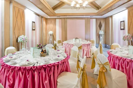 Charoen Hotel Отели рядом с достопримечательностью «Nong Prajak Park»