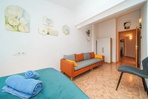 4-Bed Villa Sleeps 8 Pets Ok & 10 Min to Beach - Villas