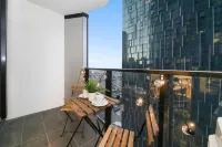 Trendy 2-Bedroom Stay in Melbourne CBD
