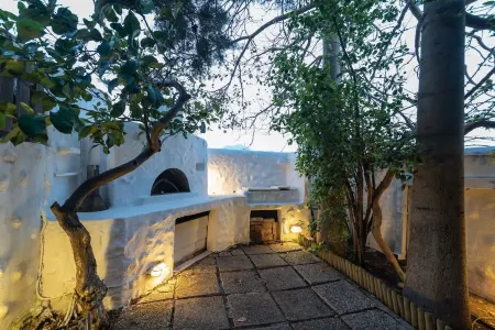 Seafront Agrilis Escape - Serenity and Views Отели в г. Трифилија