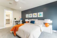 Spacious 5-bedroom house with hot tub and theatre room in charming South Bend