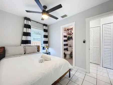 Art Loft: Wilton Manors Retreat