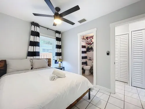 Art Loft: Wilton Manors Retreat