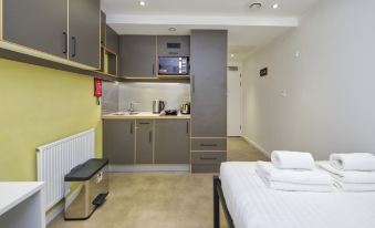 Sleek Student Studio in Prime London Location