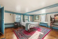 Historic 1686 Home Near Downtown l 5BR Retreat