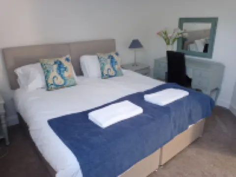 5 Bedrooms Sleeps 10-12 Free Wifi & Parking Garden