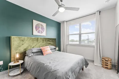 Comfy 1Br King Suite Close to Downtown w Fast Wifi
