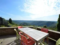Rochehaut Hideaway with Tub
