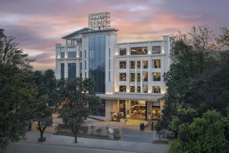 Hyatt Centric Rajpur Road Dehradun Отели рядом с достопримечательностью «Mindrolling Monastery»