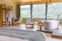 Hotel Chateau Iveri فنادق في Chalati