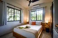 The Sea Glass Inn - 2-Star