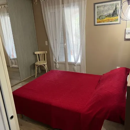 Flat with garden, 5000 sq. mt. of land, ideally located at Pinarello beach