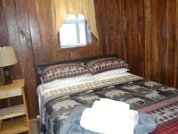 Cozy River front cabin w/Private natural spring. Pet Friendly! Hotels in Powell County