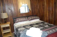 Cozy River front cabin w/Private natural spring. Pet Friendly!