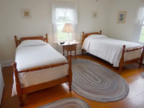 Waterfront Home On 3 Acres. Fish,crab, & kayak from the pier + great sunsets! Hotels in Queen Annes County