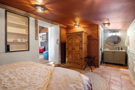 Charming Historic 2-bedroom house in Downtown Wimberley