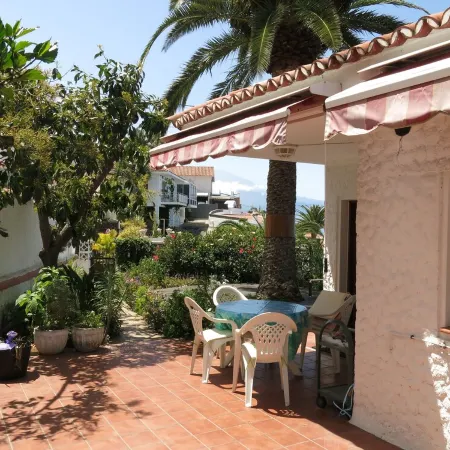 Beautiful house with a fascinating sea view - close to the beach