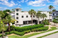 Naples Amore - Heated Pool/Spa, Pizza Oven, Playground, EV Charger, Grill, 5BR