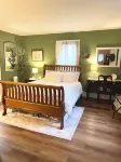 Peaceful Cottage with Beautiful views! River Access.  Newly renovated.