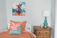 Beachy 3-bedroom upper with WiFi and AC minutes from Lake Michigan