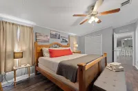 NEW Farmhouse! Hot tub, Fire Pit & Yard Games Hotels near Clay County Fairgrounds