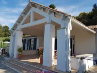 Charmante Villa 4 Chambres, Piscine et Superbe vue Hotels in Eguilles