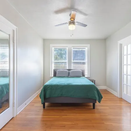 6 bedroom spacious living near downtown