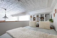 Luxury mansion loft by the beach Hotels in Saint Kilda West