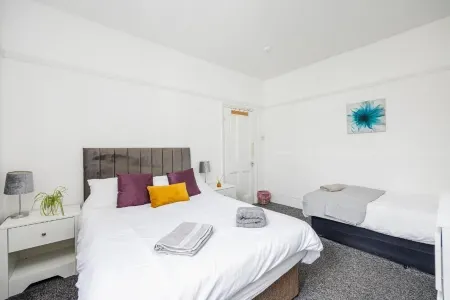 Lovely Staycation! 2Br City Centre Nr High St by Everhome Ltd