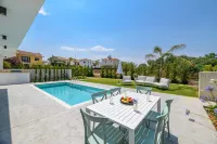 By the Beach - Blue Topaz Villa - parking