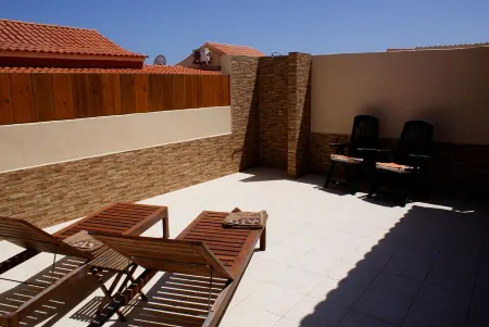 3 Bed, 2 bath house - great location & views - Hot Tub, BBQ, FIBRE Wifi, SKY Отели в г. Caleta De Fuste